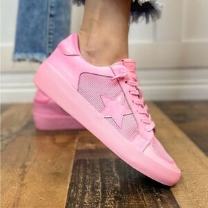 Barely worn Vintage Havana women’s 8.5 sneakers hot pink